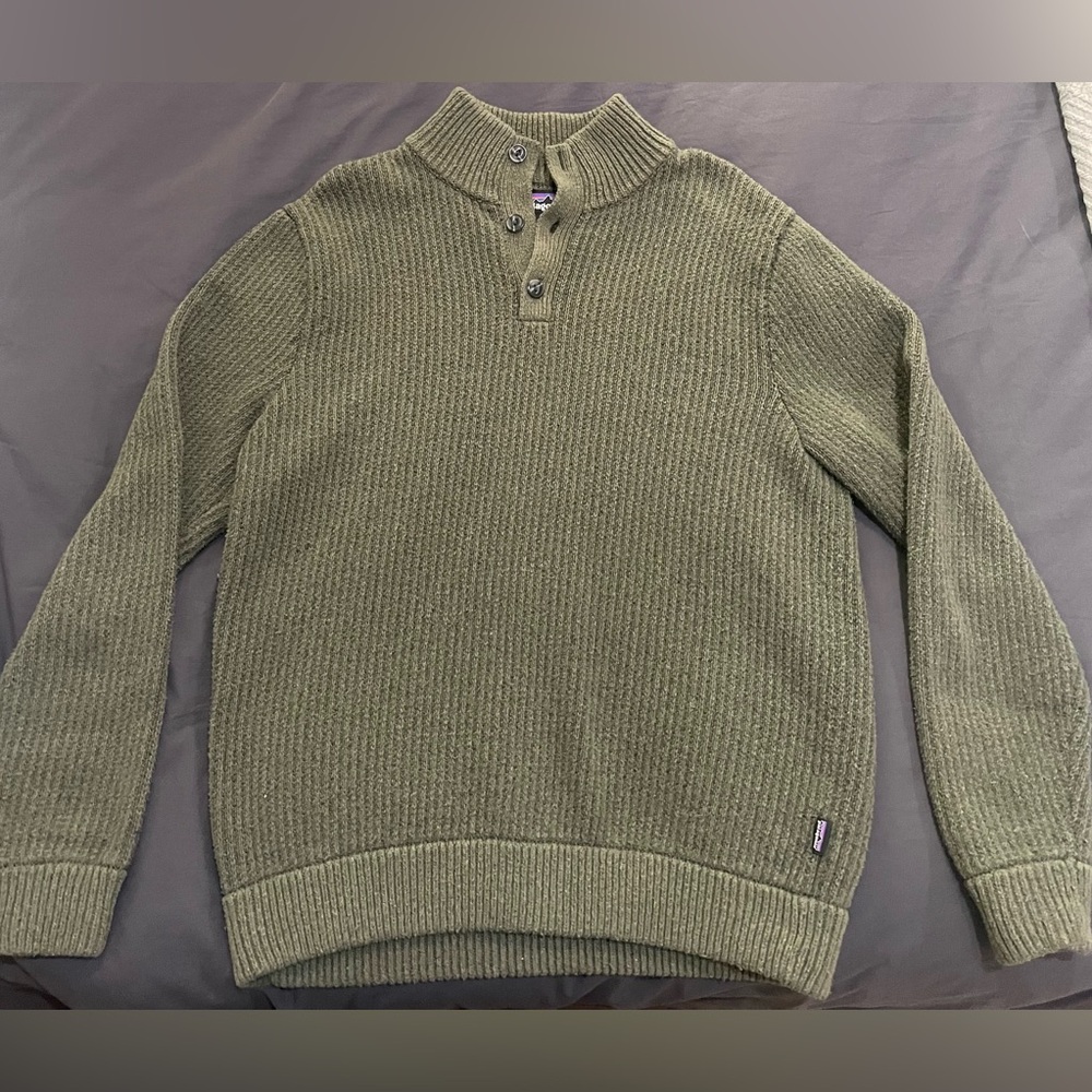Patagonia Men's Green Sweater
